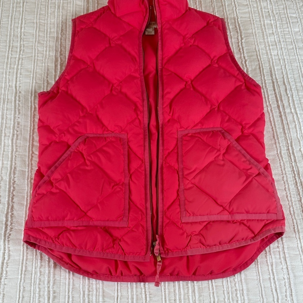 J.Crew Pink Puffer Vest Quilted Down Filled Zip Front Lightweight XS Feather - Picture 1 of 6